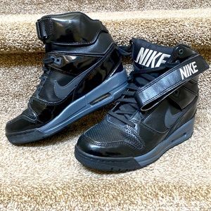 Nike Air Revolution Sky Hi - Women